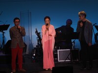 左から村松崇継、クミコ、松本隆。（撮影：中嶌英雄）