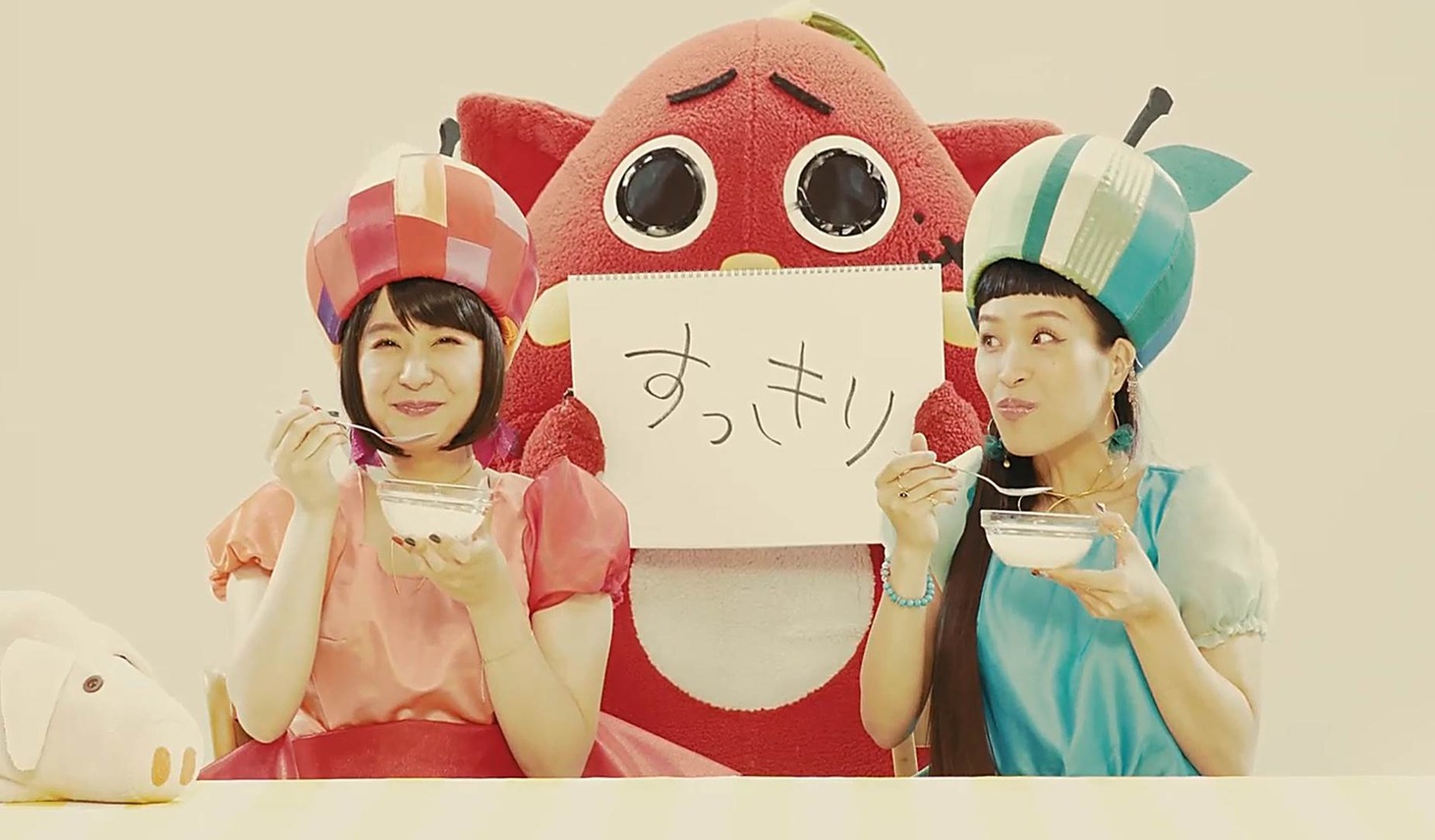 「『りんごはスター』～すっきり！りんごヨーグルトの唄～」のワンシーン。