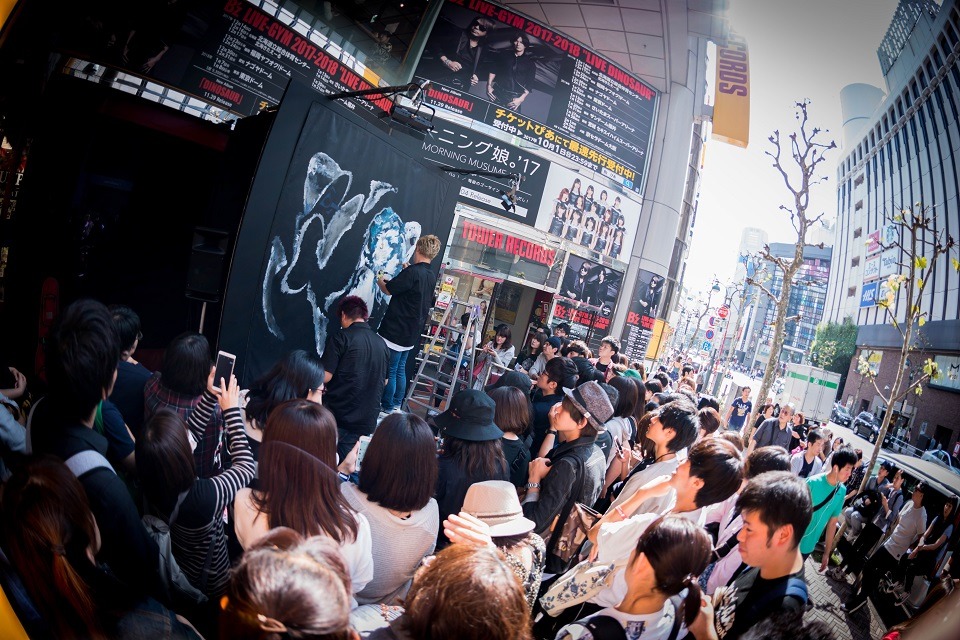 ライブペインティングの様子。