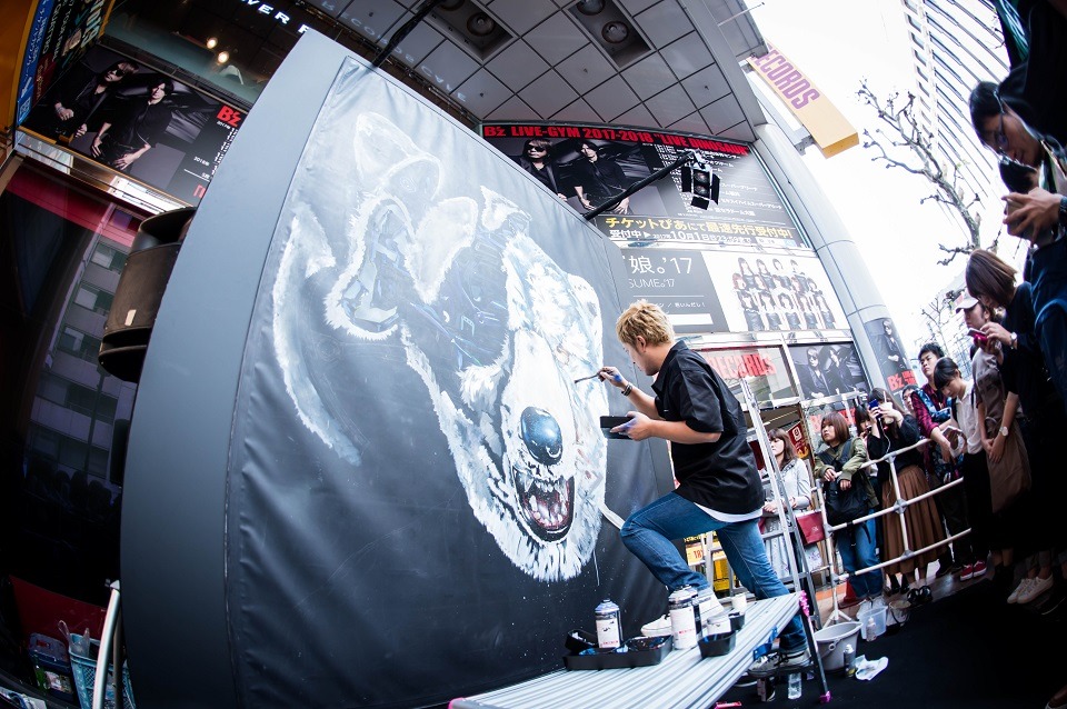 ライブペインティングの様子。