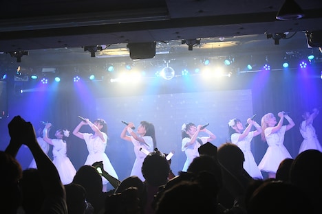 東京・Twin Box GARAGEでの定期公演にて新グループ名を発表したJewel☆Neige。