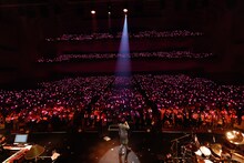 「鈴村健一 10th Anniversary Live "lo-op"」の様子。（撮影：草刈雅之）