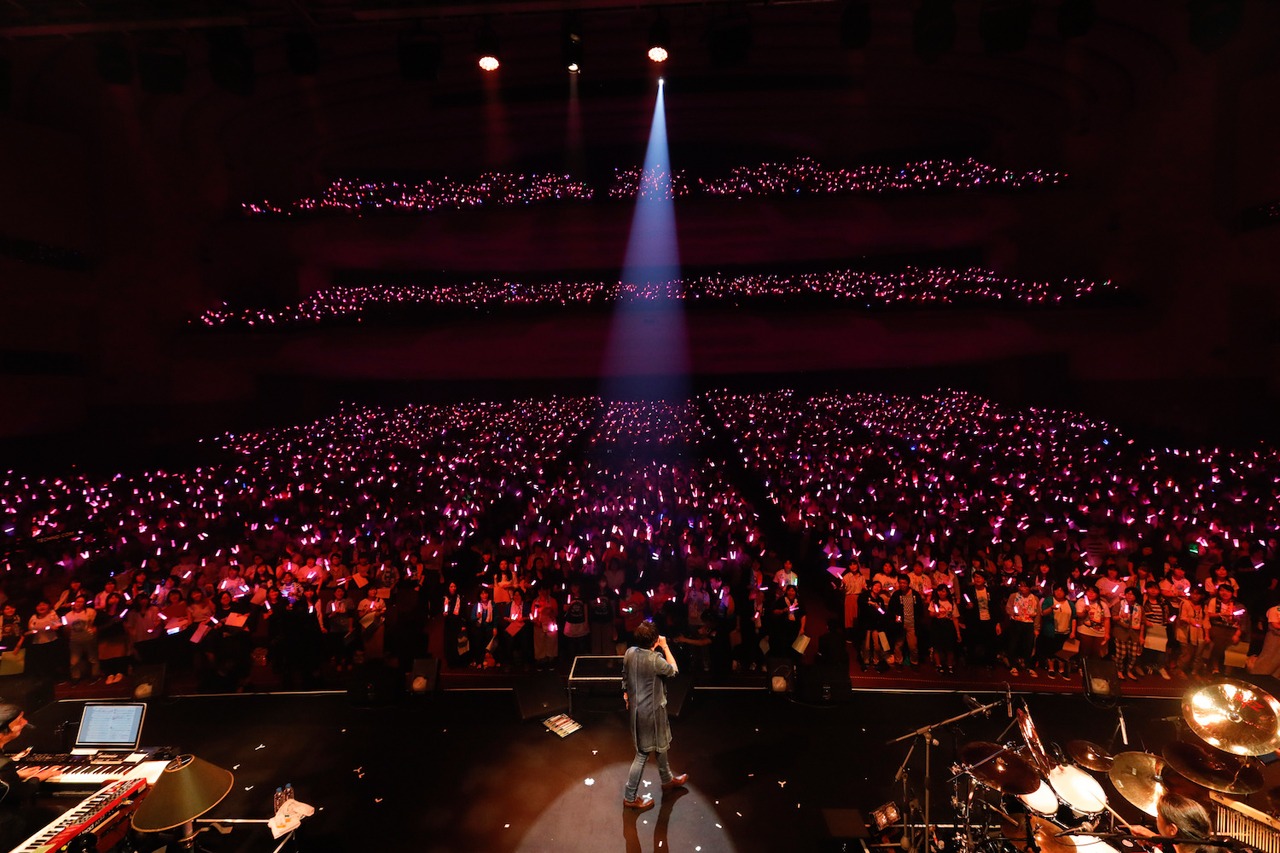 「鈴村健一 10th Anniversary Live "lo-op"」の様子。（撮影：草刈雅之）