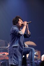 「鈴村健一 10th Anniversary Live "lo-op"」の様子。（撮影：草刈雅之）