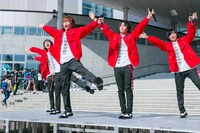 昨日10月9日に東京・ダイバーシティ東京プラザ フェスティバル広場で行われた「マゼンタ」発売記念イベントの様子。（撮影：牛島康介）