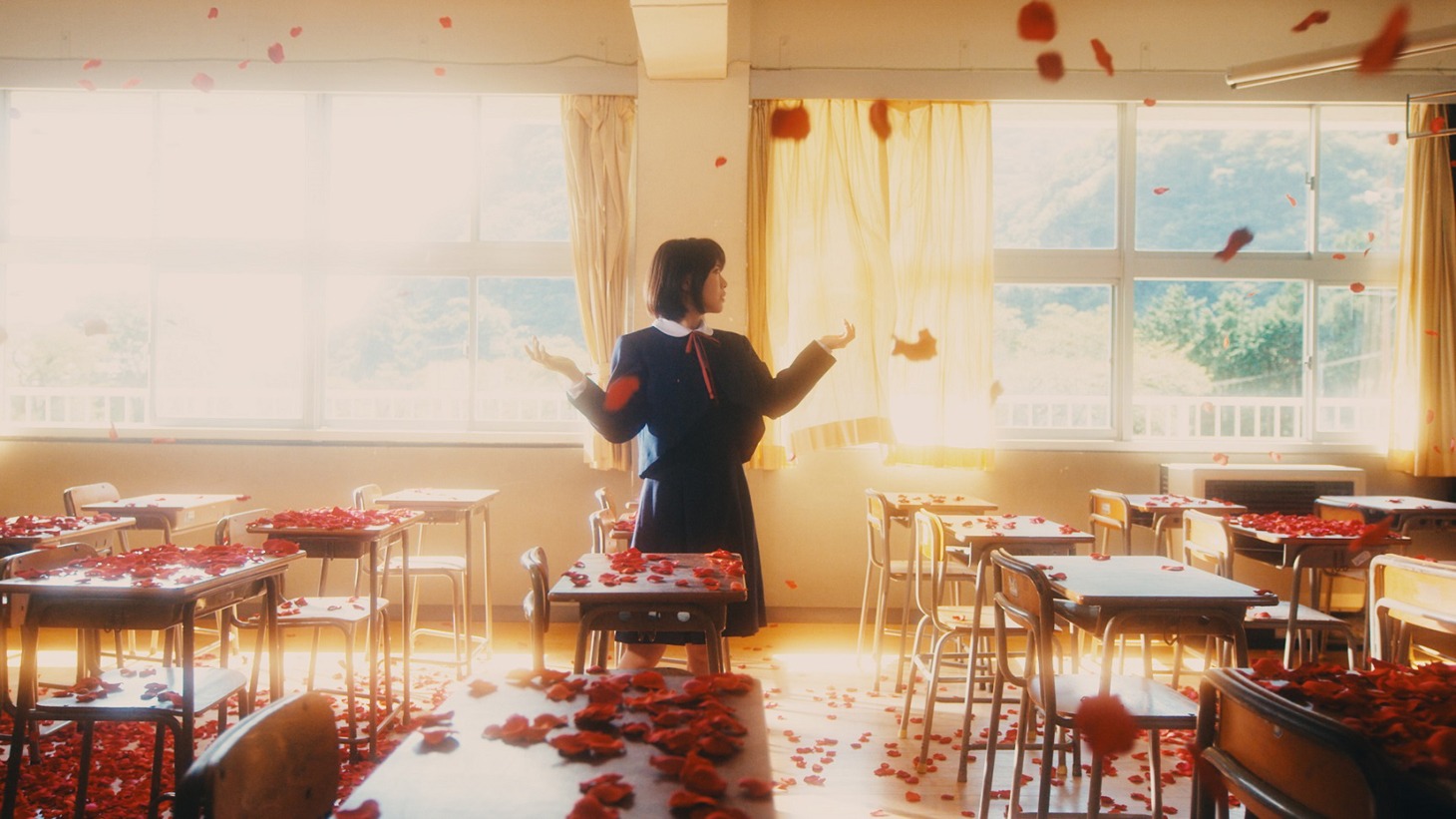 Aimer「花の唄」ミュージックビデオのワンシーン。