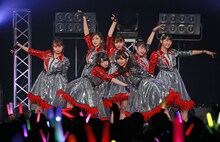 Juice=Juice「Juice=Juice LIVE AROUND 2017 ～World Tour→J=J Day Special～」東京・Zepp DiverCity TOKYO公演の様子。（提供：アップフロント）