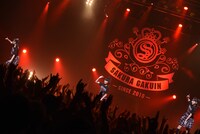 麻生真彩、日高麻鈴、藤平華乃からなる“一夜限りの重音部 BABYMETAL”。