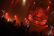 麻生真彩、日高麻鈴、藤平華乃からなる“一夜限りの重音部 BABYMETAL”。