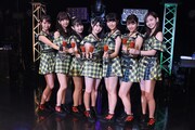 10月10日の“トマトの日”にちなんでトマトジュースで乾杯するJuice=Juice。