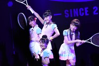 山出愛子、麻生真彩、有友緒心、森萌々穂からなる“一夜限りのテニス部 Pastel Wind”。