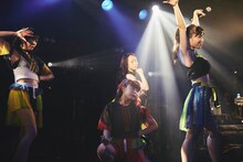 フィロソフィーのダンス「Do The Strand VOL.4」東京・渋谷CLUB QUATTRO公演の様子。（Photo by Genki Arata）