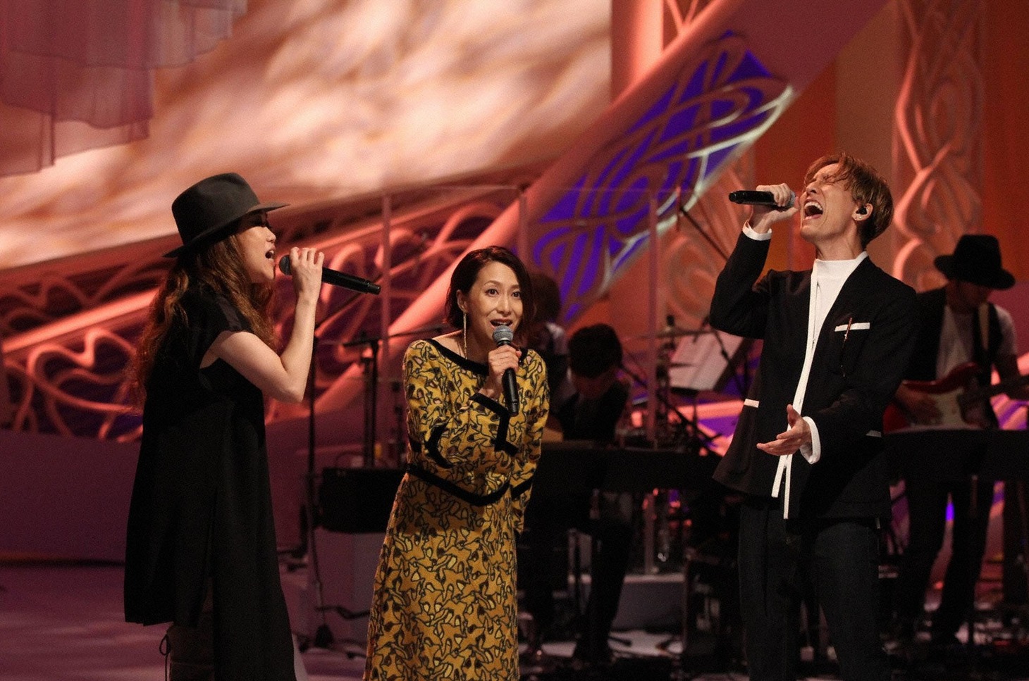左からJUJU、一青窈、橘慶太（w-inds.）。(c)フジテレビ