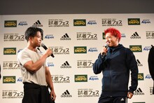 左から数原龍友、中務裕太。