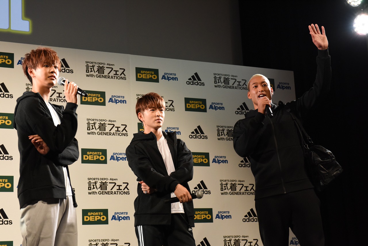 左から片寄涼太、佐野玲於、関口メンディー。
