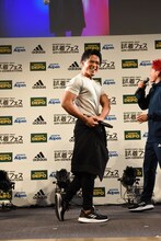 「試着バトル」でファンの拍手による投票の結果、優勝したのは数原龍友。