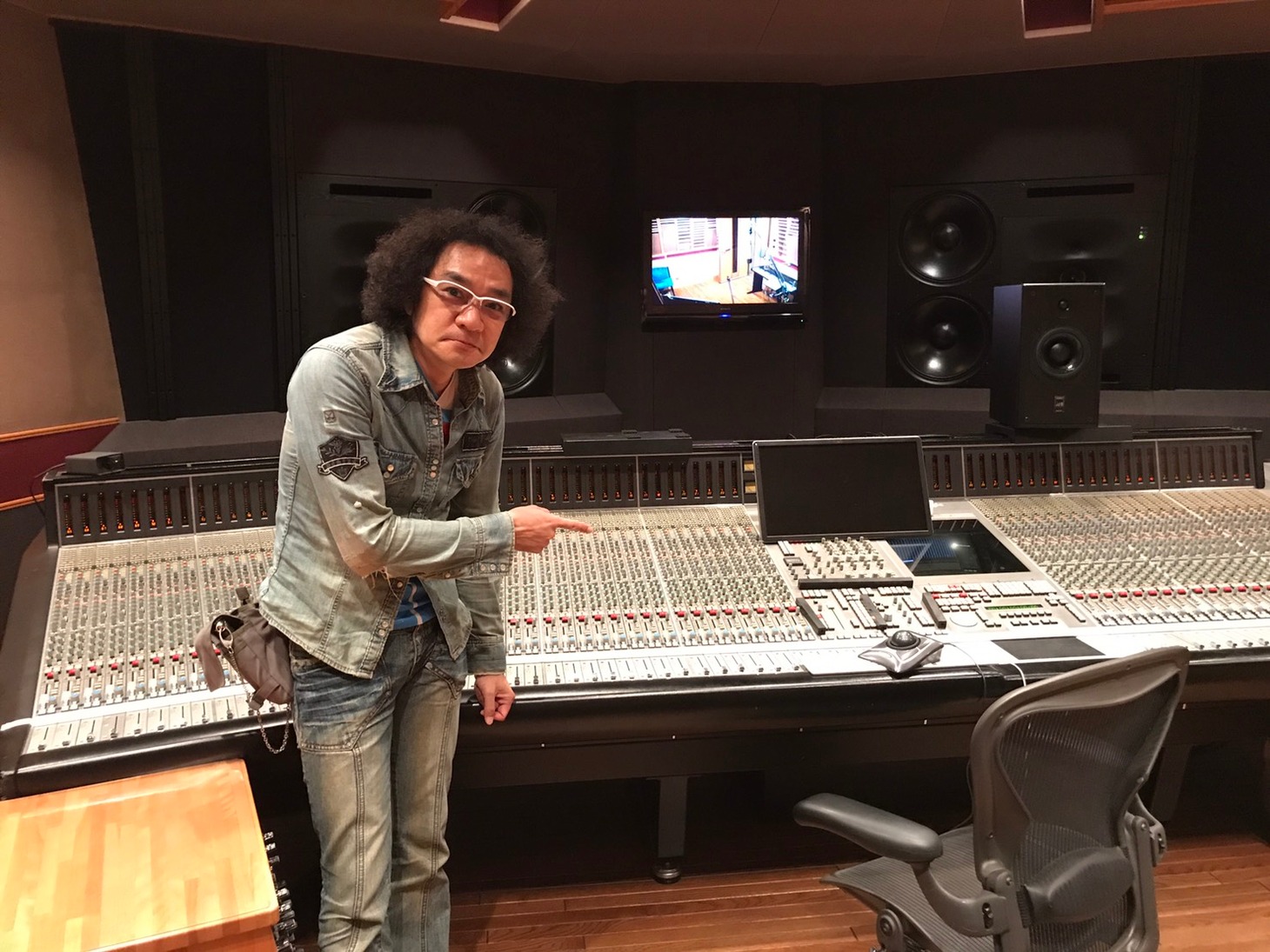 「NEW ALBUM『Futuristic』先行試聴会」の様子。