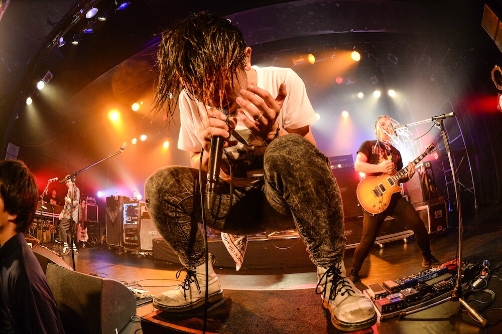 KNOCK OUT MONKEY、アグレッシブにツアー折り返し＆11月の対バン相手発表