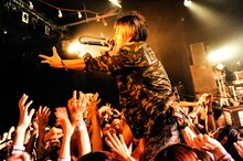 w-shun（Vo, G）（撮影：岸田哲平）