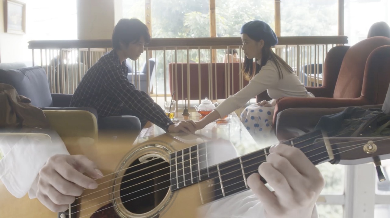 阪本奨悟「恋と嘘 ～ぎゅっと君の手を～」ミュージックビデオのワンシーン。