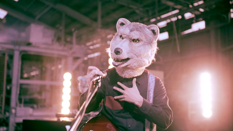 MAN WITH A MISSION「My Hero」×テレビアニメ「いぬやしき」スペシャルコラボPVのワンシーン。