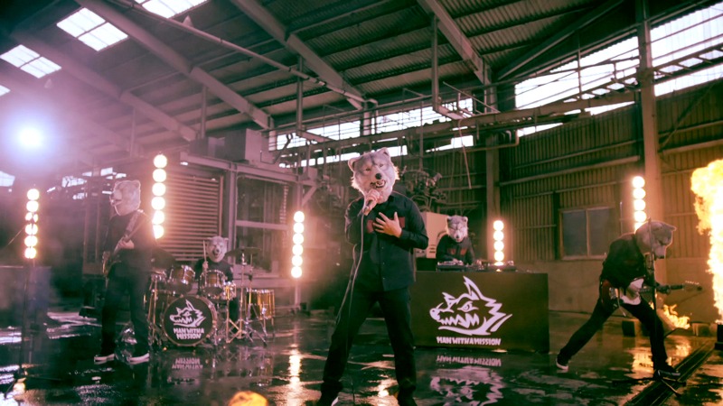 MAN WITH A MISSION「My Hero」×テレビアニメ「いぬやしき」スペシャルコラボPVのワンシーン。