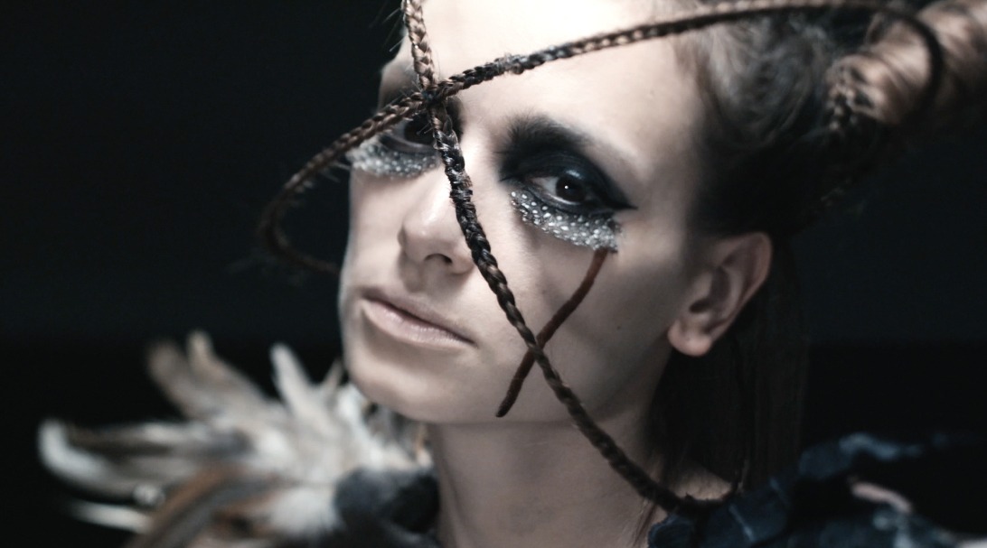 lynch.「CREATURE」MVのワンシーン。