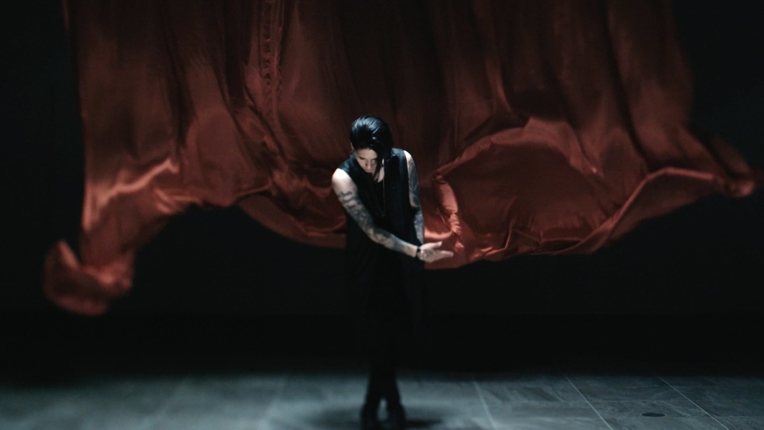 lynch.「CREATURE」MVのワンシーン。