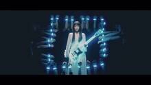 miwa「We are the light」ミュージックビデオのワンシーン。