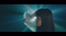 miwa「We are the light」ミュージックビデオのワンシーン。