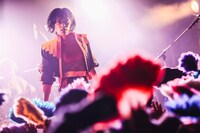 アヴちゃん（Vo / 女王蜂）（撮影：西槇太一）