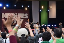 ORIGINAL LOVEによるライブの様子。