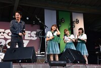 トークで盛り上がる田島貴男（左端）とNegicco。