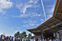 Homecomingsによるライブの様子。