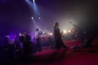 銀杏BOYZの東京・日本武道館単独公演「日本の銀杏好きの集まり」の様子。（撮影：村井香）