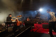 銀杏BOYZの東京・日本武道館単独公演「日本の銀杏好きの集まり」の様子。（撮影：村井香）