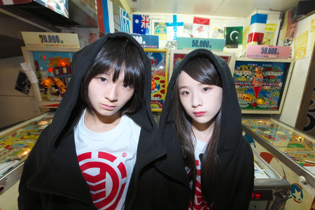 左からアイドルネッサンスの野本ゆめか、南端まいな。