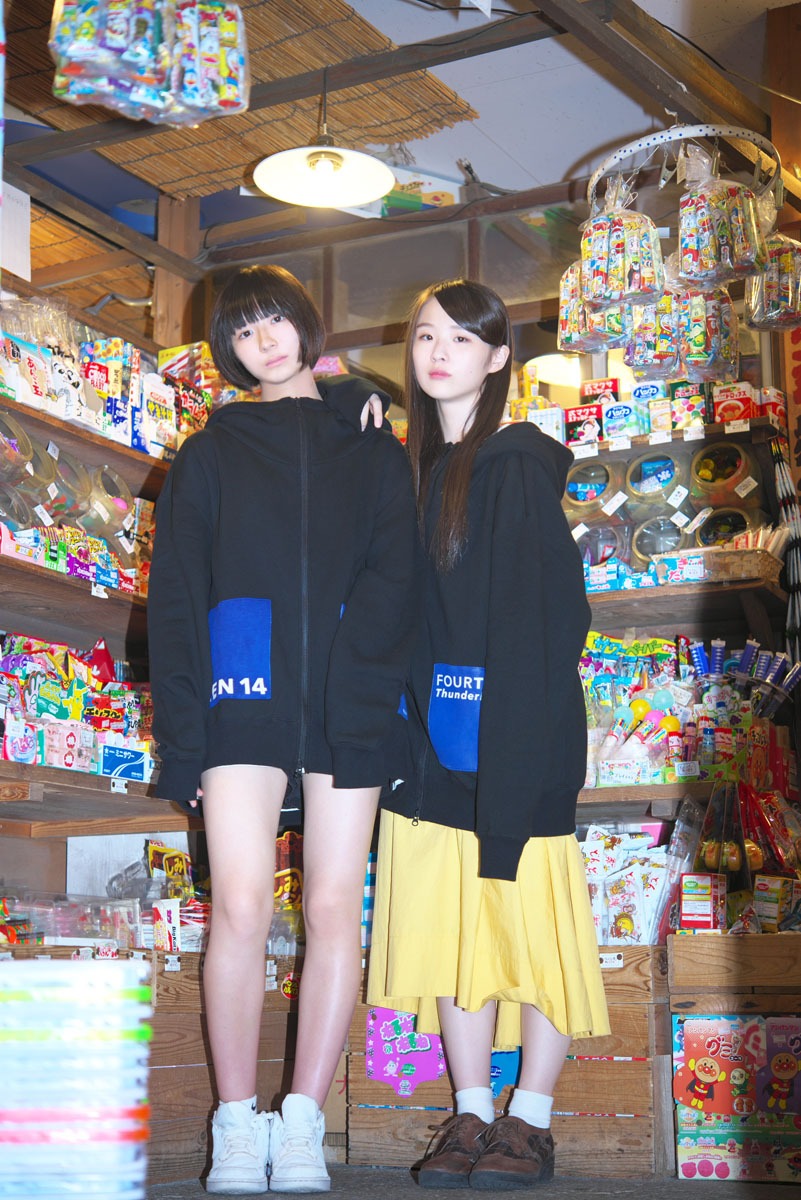 左からアイドルネッサンスの野本ゆめか、南端まいな。