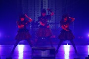 人気画像3位は「BABYMETAL『巨大キツネ祭り』終幕、SU-METAL“聖誕の地”で『洗礼の儀』開催決定」より、BABYMETAL。（Photo by Tsukasa Miyoshi ［Showcase］）