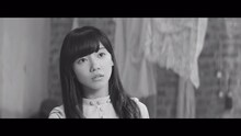 けやき坂46「それでも歩いてる」ミュージックビデオのワンシーン。