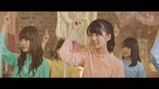 けやき坂46「それでも歩いてる」ミュージックビデオのワンシーン。
