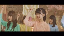 けやき坂46「それでも歩いてる」ミュージックビデオのワンシーン。