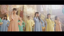 けやき坂46「それでも歩いてる」ミュージックビデオのワンシーン。