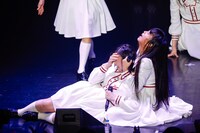 「サドンデス」のダンスバトルで勝ち残った小林歌穂（左）と廣田あいか（右）。（撮影：上山陽介）