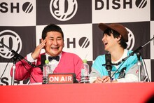 のり（オテンキ）と橘柊生（DISH//）。（写真提供：Sony Music Records）
