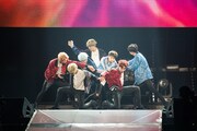 「2017 BTS LIVE TRILOGY EPISODE III THE WINGS TOUR IN JAPAN ～SPECIAL EDITION～」の様子。(c)Big Hit Entertainment