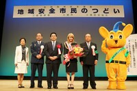 Dream Ami（右から3人目）