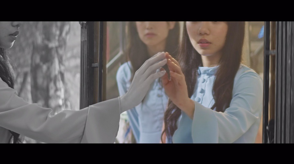 けやき坂46「それでも歩いてる」ミュージックビデオのワンシーン。