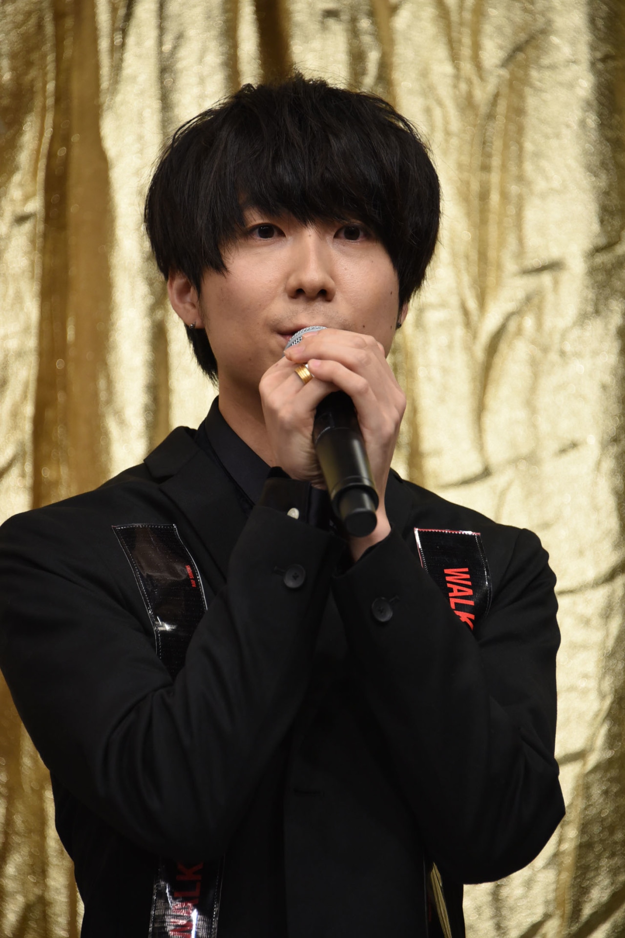 川谷絵音