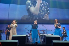 左から藤原さくら、家入レオ、大原櫻子。